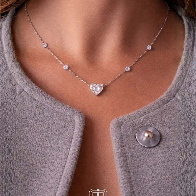 Heart light Pendant (2.6 CT)